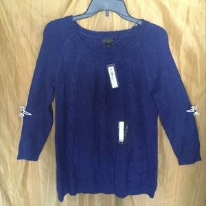 Blue knitted short sleeve sweater